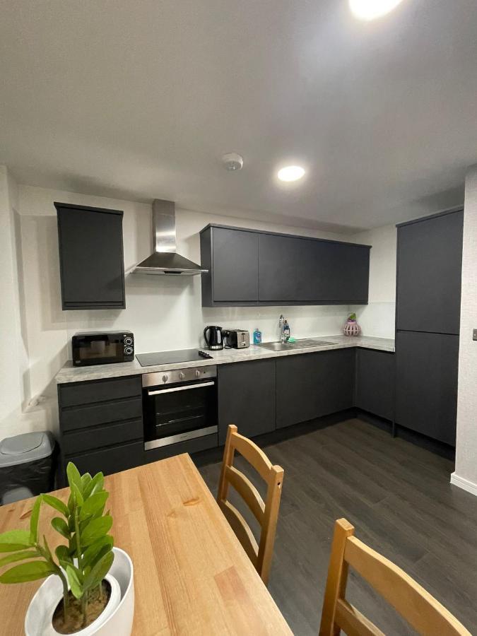 Charming Modern Apartment Near London Heathrow Feltham Exterior foto
